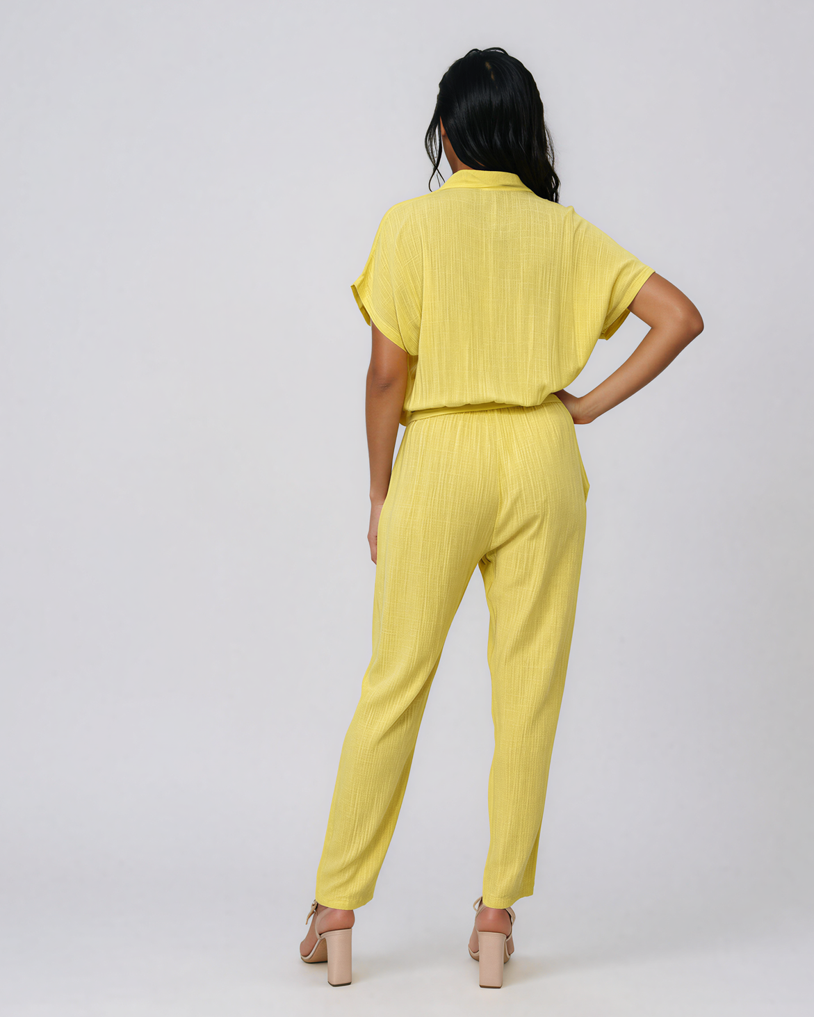 Salopetă din vâscoză cu pantalon conic și cordon în talie fistic HL191
