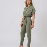 Salopetă din vâscoză cu pantalon conic și cordon în talie kaki HL191