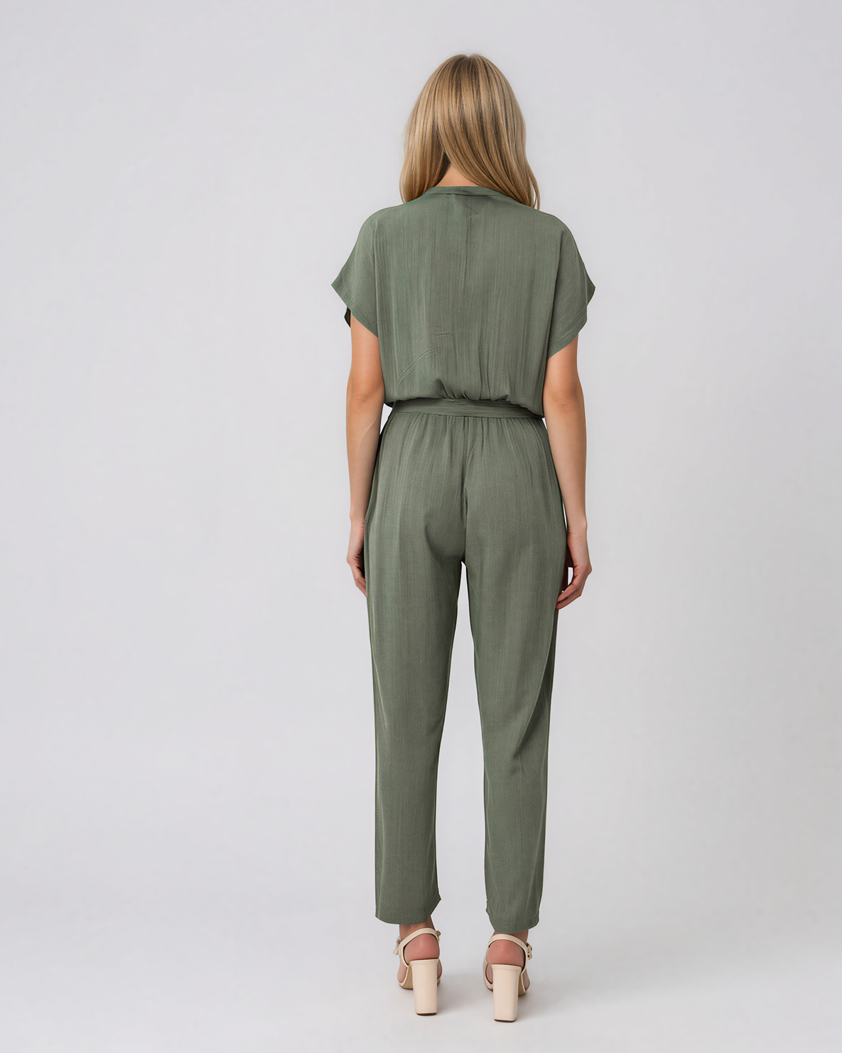 Salopetă din vâscoză cu pantalon conic și cordon în talie kaki HL191