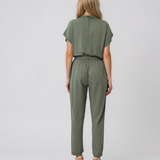 Salopetă din vâscoză cu pantalon conic și cordon în talie kaki HL191