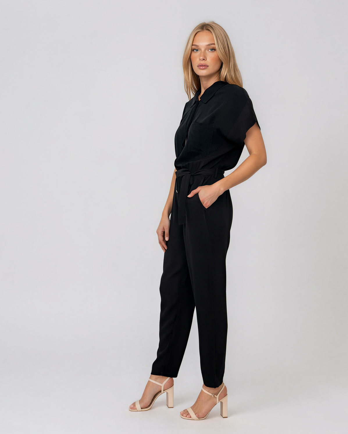 Salopetă din vâscoză cu pantalon conic și cordon în talie negru HL191