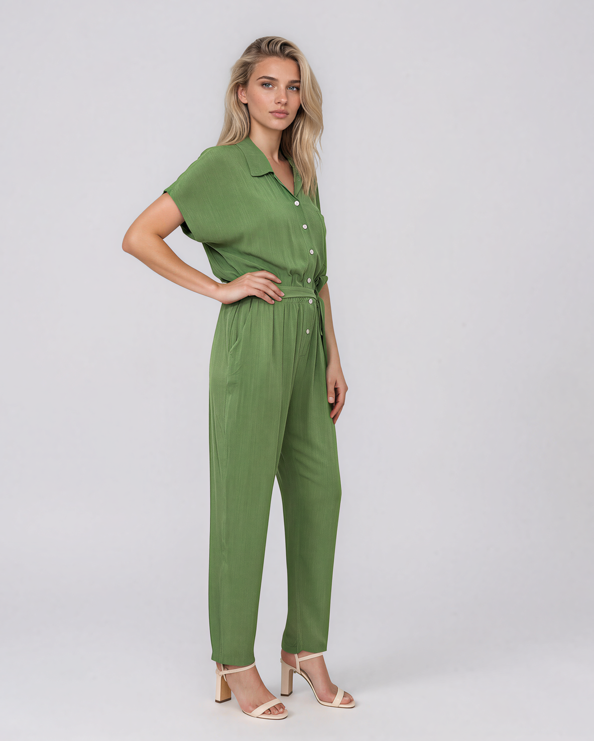 Salopetă din vâscoză cu pantalon conic și cordon în talie verde HL191