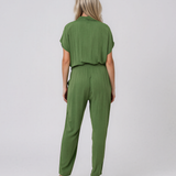 Salopetă din vâscoză cu pantalon conic și cordon în talie verde HL191