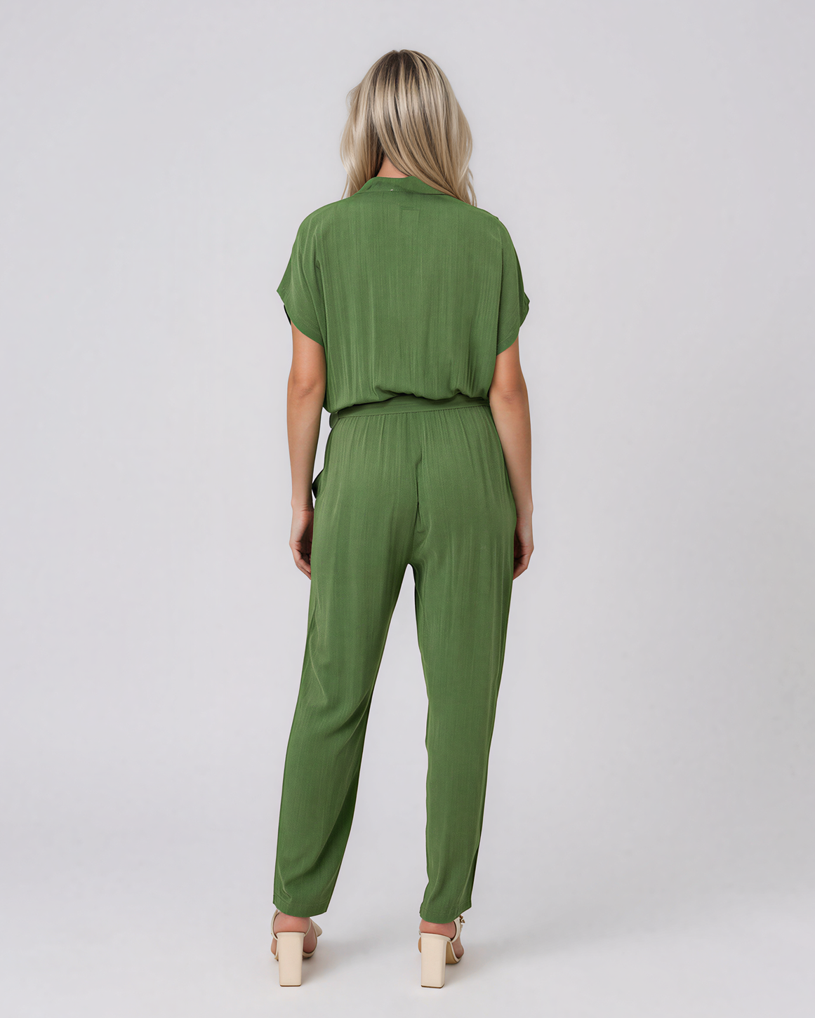 Salopetă din vâscoză cu pantalon conic și cordon în talie verde HL191