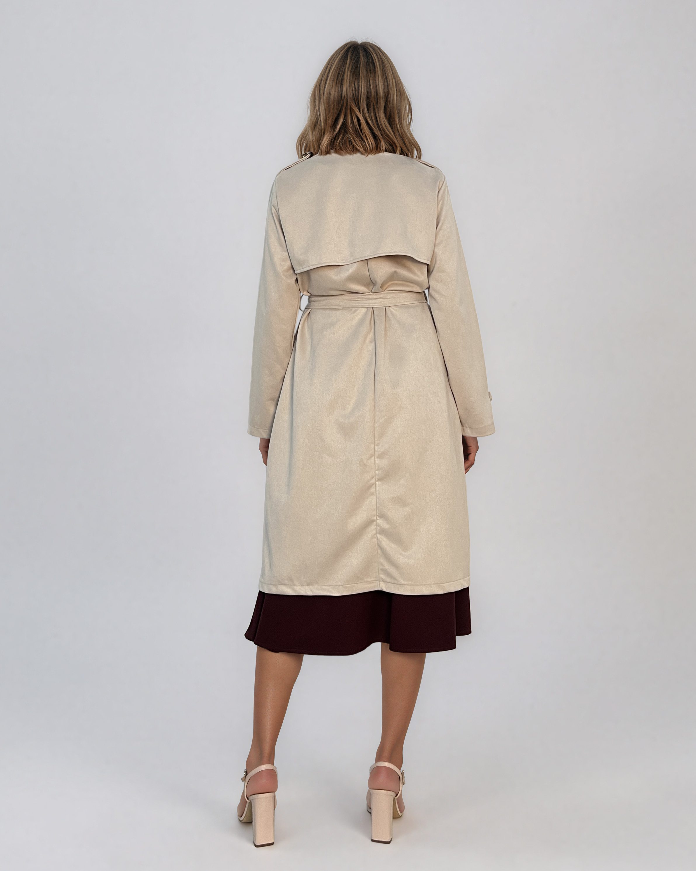 Trench lung cu aspect de piele întoarsă şi cordon crem HL244