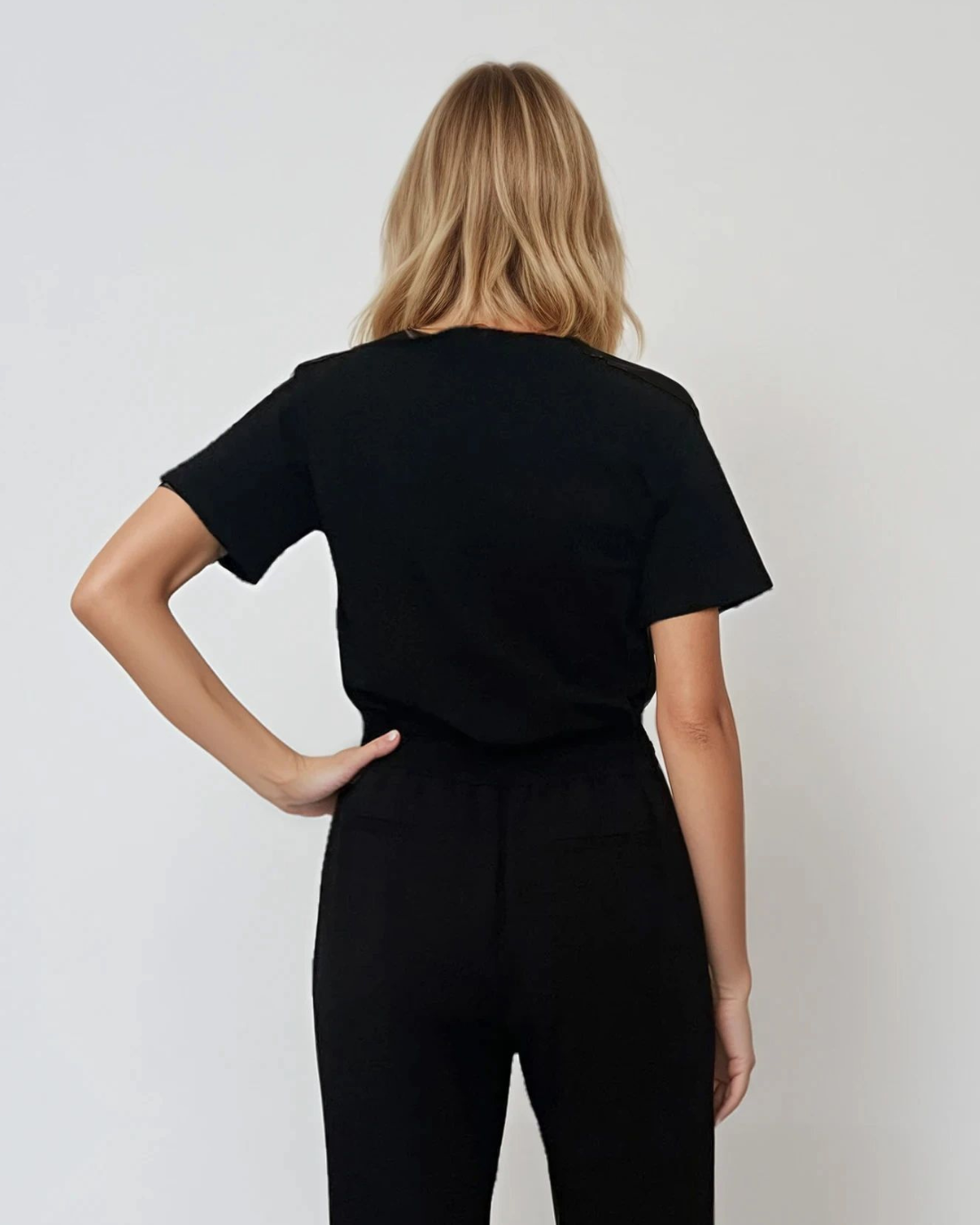 Tricou cu colier din perle și flori din tull negru 