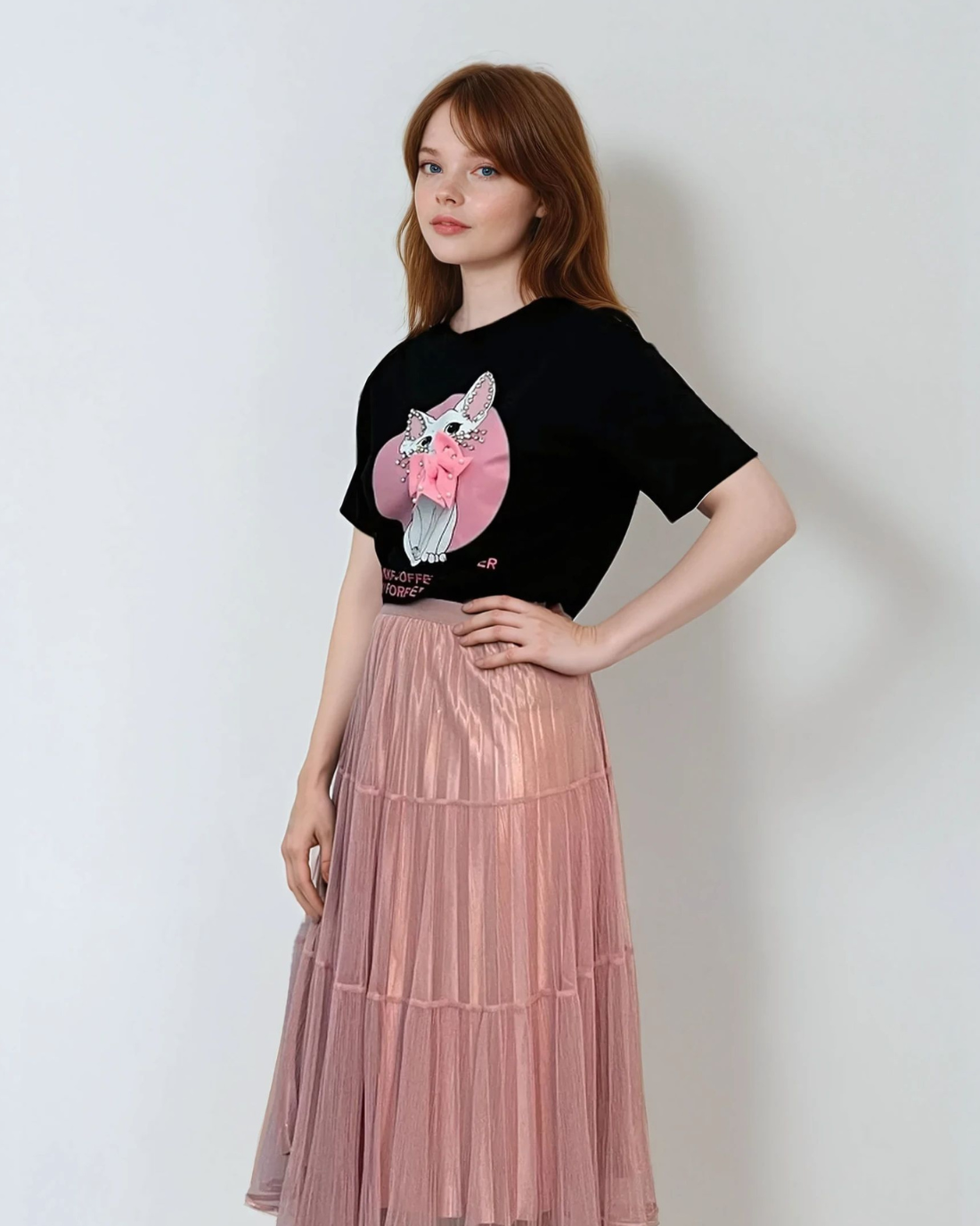 Tricou cu pisică cu fundiță și mesaj negru 