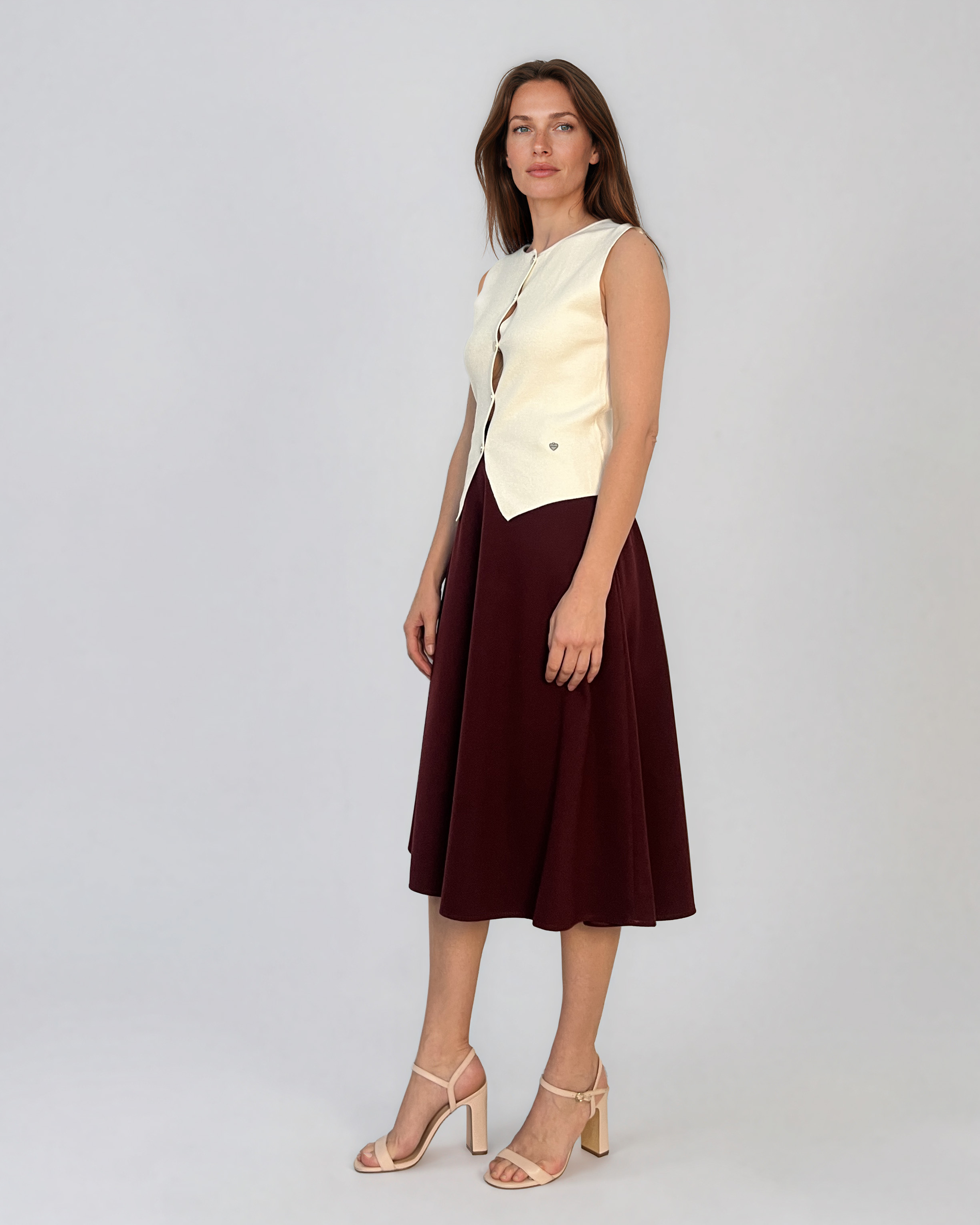Vestă din tricot cu nasturi şi tiv în colţ alb HL241
