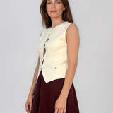 Vestă din tricot cu nasturi şi tiv în colţ alb HL241