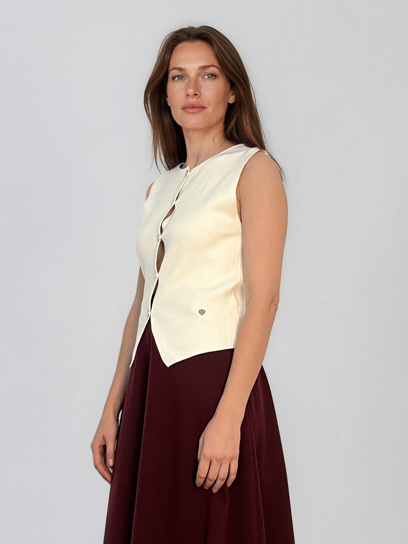 Vestă din tricot cu nasturi şi tiv în colţ alb HL241