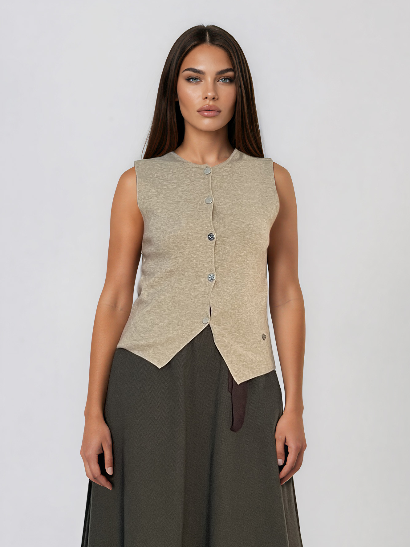 Vestă din tricot cu nasturi şi tiv în colţ beige HL241