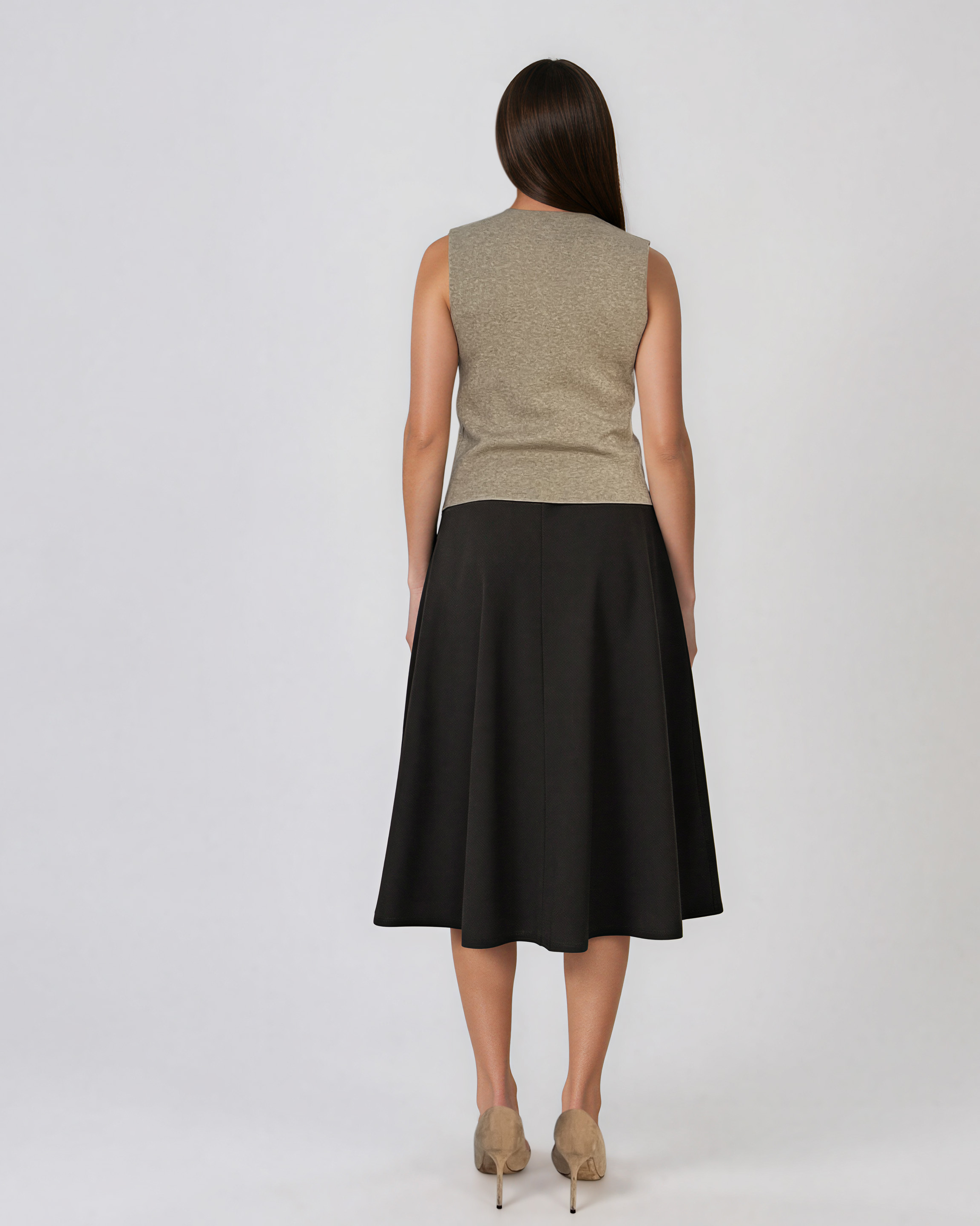 Vestă din tricot cu nasturi şi tiv în colţ beige HL241