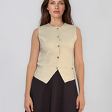 Vestă din tricot cu nasturi şi tiv în colţ crem HL241