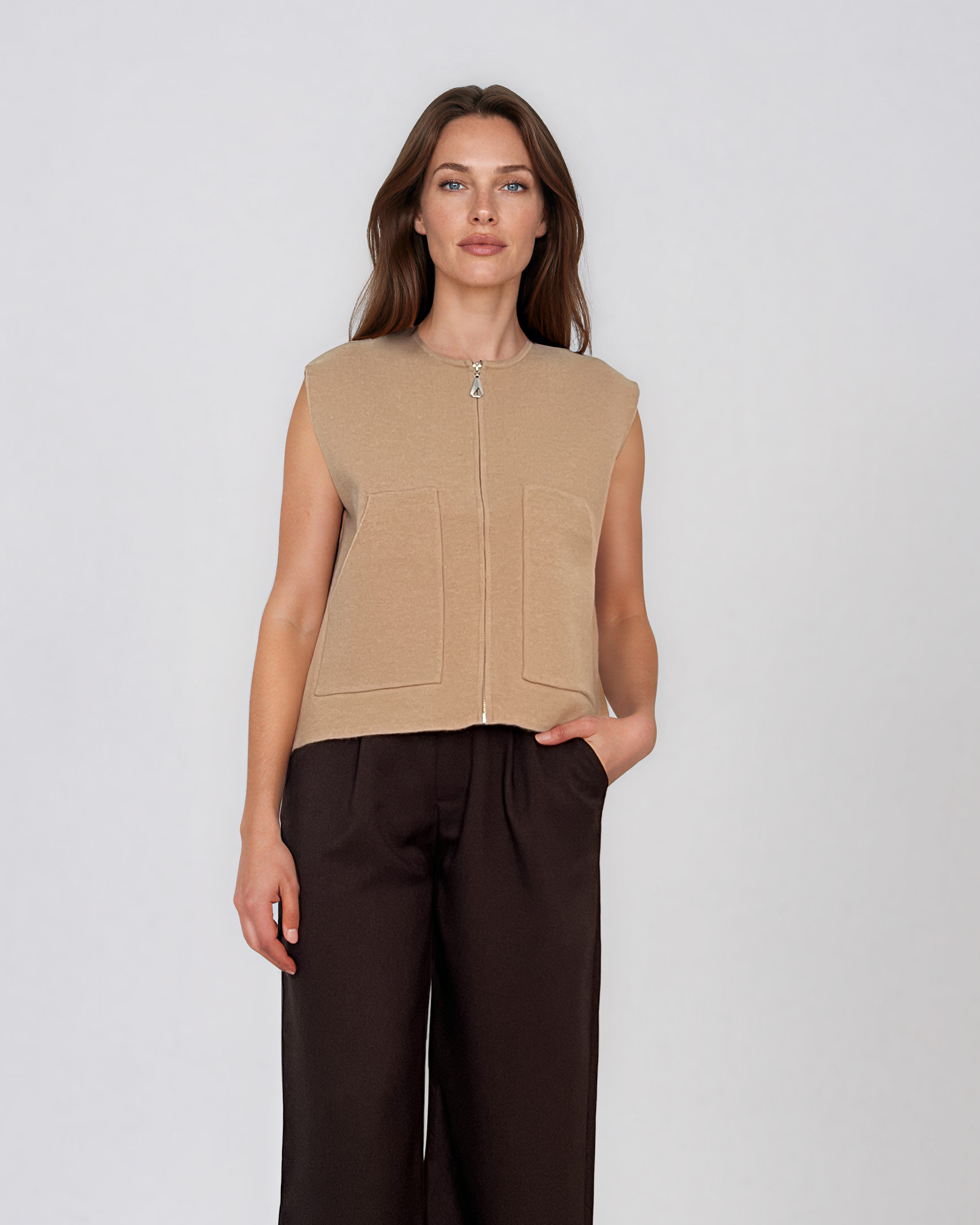 Vestă tricotată cu fermoar beige PN110