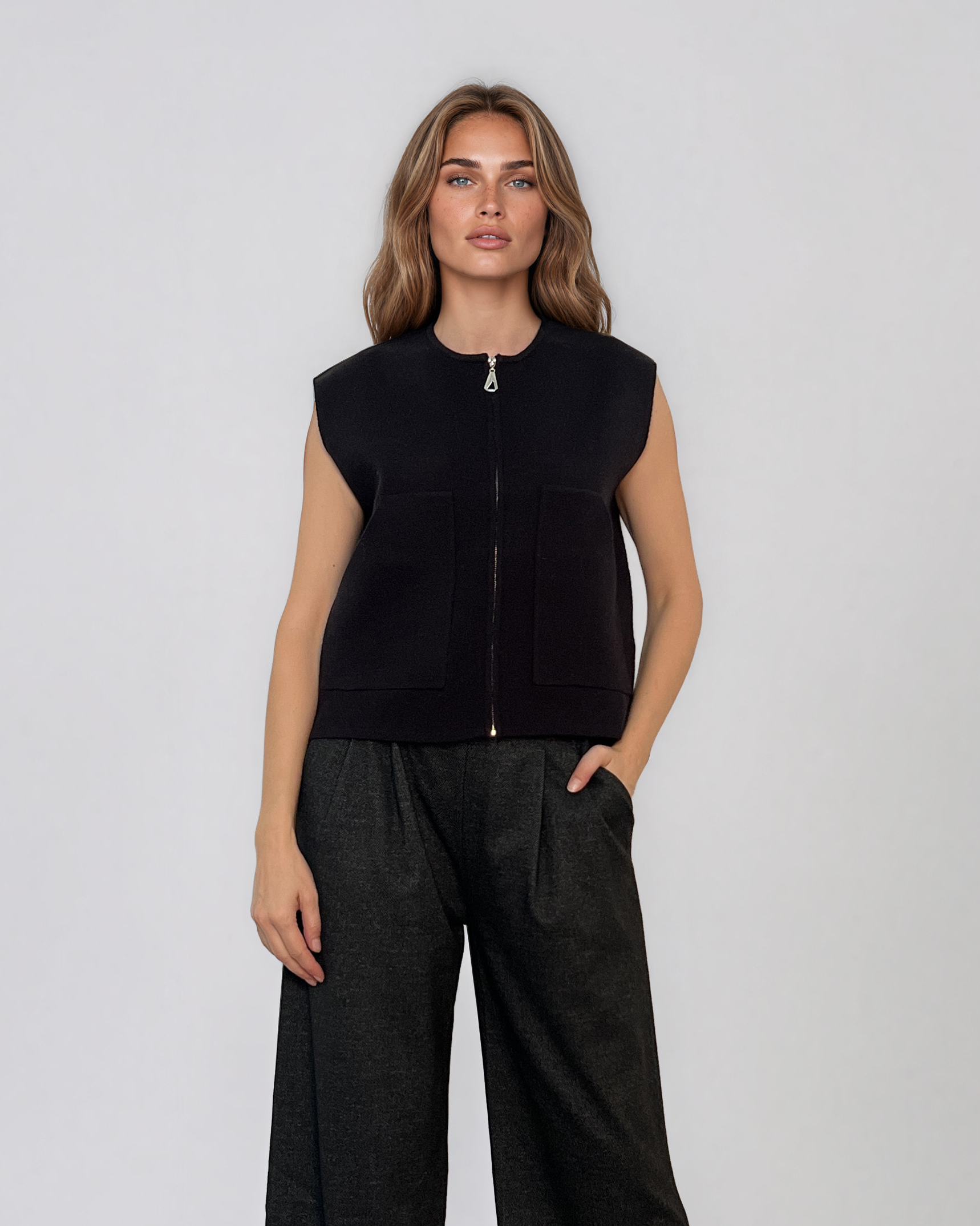 Vestă tricotată cu fermoar negru PN110
